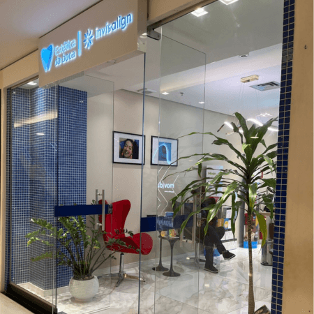 Logo da loja estética da boca invisalign